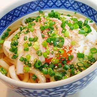 目玉焼きとかにかまと葱のうどん（温）